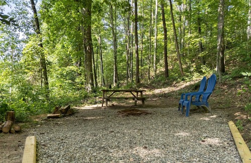 Stanton Cabina | Newly Built, Cozy, Pet Friendly, Hot Tub, Rural Cabin deep in Red River Gorge