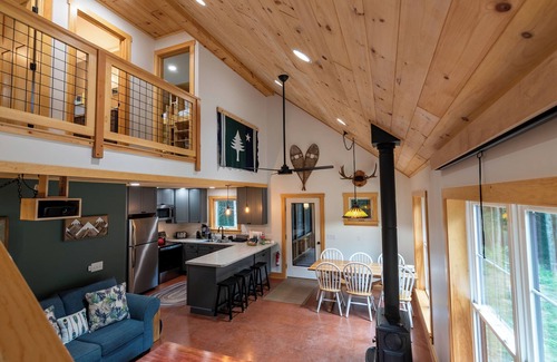 Stratton Casa | Newly built custom home nestled on the edge of the Bigelow Preserve