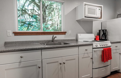 Crescent City Cabina | Cabañas de lujo recién construidas, en un entorno privado de secoya cerca del río Smith