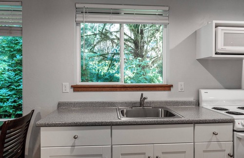 Crescent City Cabina | Cabañas de lujo recién construidas, en un entorno privado de secoya cerca del río Smith