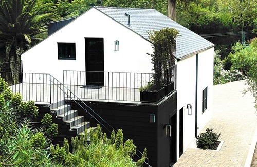 Upper Riviera Apartamento | Newly built designer guesthouse nestled in Santa Barbara’s Sycamore Canyon.