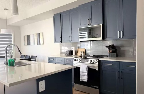 Southeast Edmonton Casa | Newly Built | Entire Home | Detached Garage