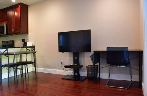 Walnut Creek Casa | Newly-built guesthouse with complete privacy