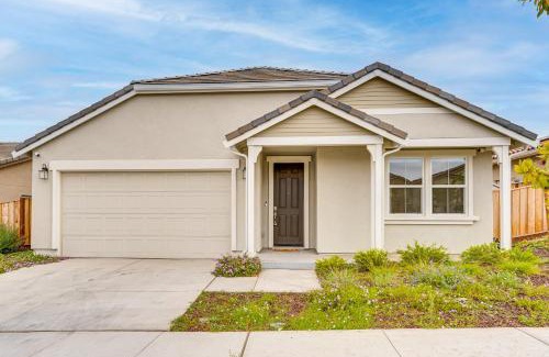Hollister Casa | Newly Built Home with Patio 4 Mi to Dtwn Hollister