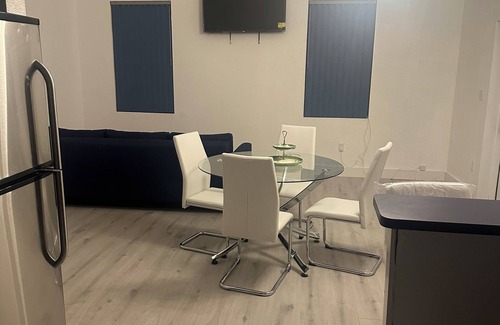 Golden Glades Casa | Newly Built House In The HEART OF MIAMI! FREE PARKING, POOL, WIFI, A/C & SAFE.