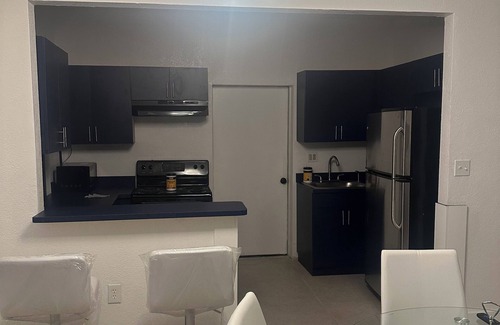 Golden Glades Casa | Newly Built House In The HEART OF MIAMI! FREE PARKING, POOL, WIFI, A/C & SAFE.