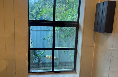 Golden Glades Casa | Newly Built House In The HEART OF MIAMI! FREE PARKING, POOL, WIFI, A/C & SAFE.