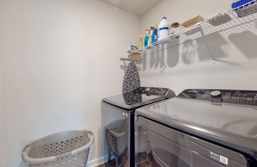Anderson Casa | Newly built house with private putting green, fenced in yard + dog friendly