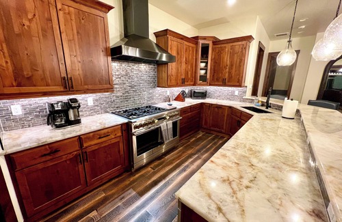 Steamboat Springs Cabina | Newly built luxury home with western bar and a short walk to the gondola