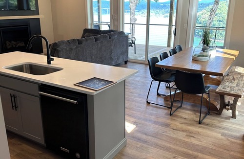 Byrdstown Casa | NEWLY BUILT LAKE HOME!!! This modern home has more to offer than just space!