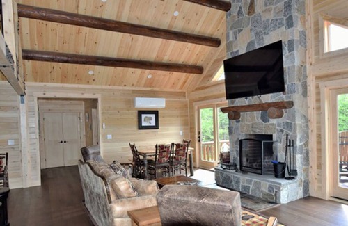 Pittsburg Cabina | Newly Built Log Home, Game Room, Fire Place, Trail access, Back Lake