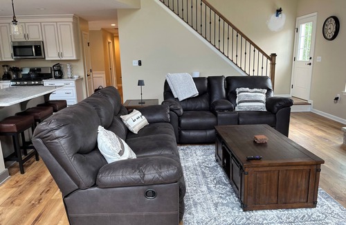 Sybertsville Casa | Newly built Luxury Mountain Chalet home offering spacious & comfortable living!