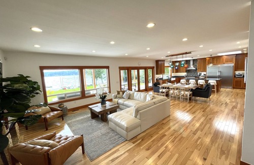Belfair Casa | Newly Built Luxury 4 bedroom Waterfront Home