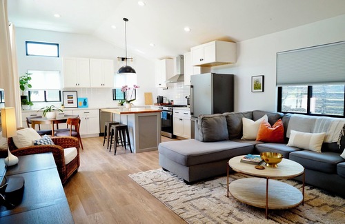 Mira Mesa Casa | Newly Built, Modern Guest House