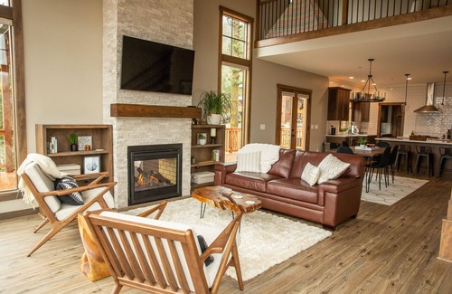 Mosier Casa | Newly built Mosier Bluff home-3 Bed, 3.5 Bath Spectacular River View and Hot Tub
