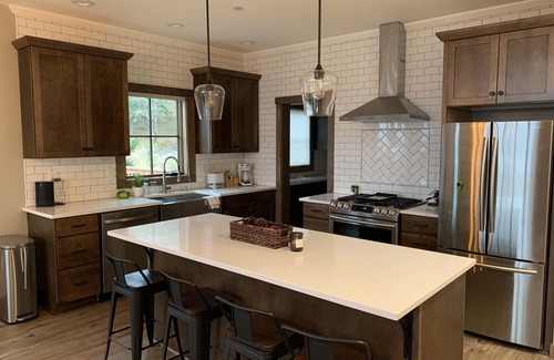 Mosier Casa | Newly built Mosier Bluff home-3 Bed, 3.5 Bath Spectacular River View and Hot Tub