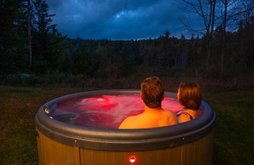 Elizabethtown Casa | Newly-built mountain lodge with hot tub and 87 acres