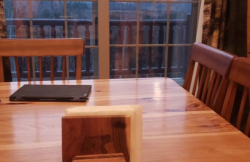 Alexandria Cabina | Newly built mountainside log cabin in Lakes Region . Newfound Lake nearby.
