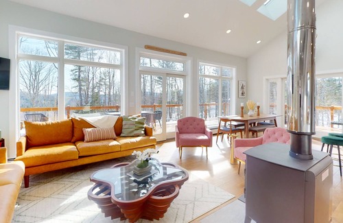 Bethel Casa | Newly built mountain-view home with private hot tub & wraparound deck