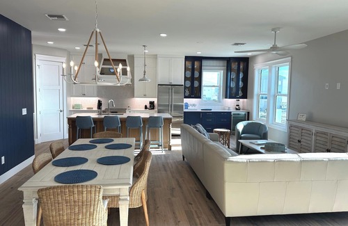 Mid Island Casa | Newly Built! Pool! Your perfect beach getaway! Gulf-Side, Beach!