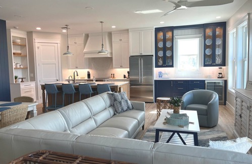 Mid Island Casa | Newly Built! Pool! Your perfect beach getaway! Gulf-Side, Beach!