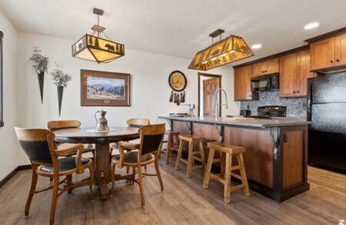 Kalispell Cabina | Centrally Located Rustic Cabin w/ Mountain Views