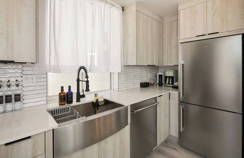Fremont Casa | Newly Built Seattle Townhome w. Lake/Skyline Views