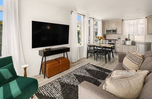 Fremont Casa | Newly Built Seattle Townhome w. Lake/Skyline Views