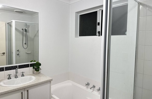 Queens Park Casa | Newly built spacious and full furnished house in Queens Park-closer to Perth