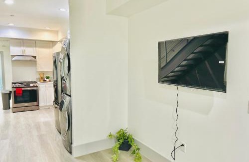 Van Nuys Apartamento | Newly Built Stylish Modern 2B In LA