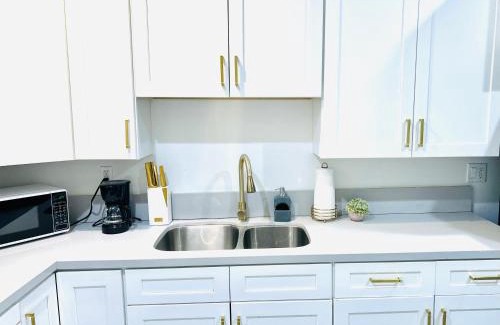 Van Nuys Apartamento | Newly Built Stylish Modern 2B In LA