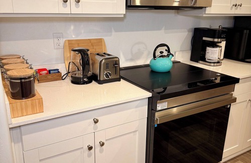 Pumpkin Center Casa | Newly built, stylish 3BR/2BA home in a quiet Bakersfield neighborhood.