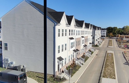 Bridgeport Casa | Newly Constructed 3-bedroom townhome with AC, WiFi,Smart TVs, Garage Opener