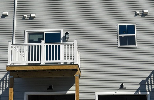 Bridgeport Casa | Newly Constructed 3-bedroom townhome with AC, WiFi,Smart TVs, Garage Opener