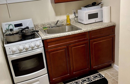 Weequahic Apartamento | Newly Constructed Basement Two Bedroom Apartment