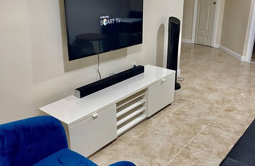 Weequahic Apartamento | Newly Constructed Basement Two Bedroom Apartment