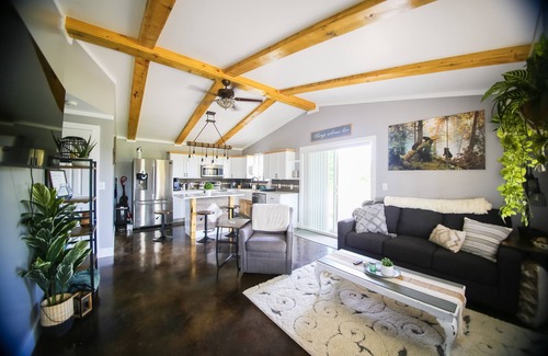 Badger Casa | Newly constructed cabin on a quiet residential pond.