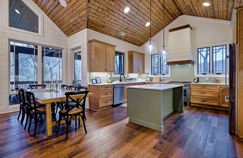 Lake Toxaway Casa | Newly Constructed Home at Lake Toxaway Country Club - Hartfield