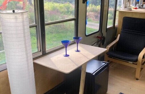 Kerhonkson Casa | Newly converted 3-season bus. Outdoor shower.