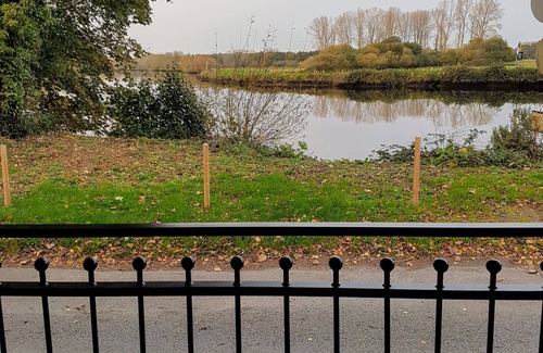 Norwich Casa | Granero recién convertido en impresionante ubicación junto al río en el Norfolk Broads