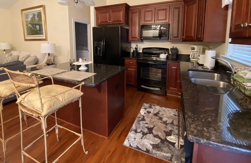 Troutman Casa | NEWLY DECORATED/FULLY APPOINTED 3 BR/2 BATH HOME 5 MIN TO LAKE NORMAN STATE PARK