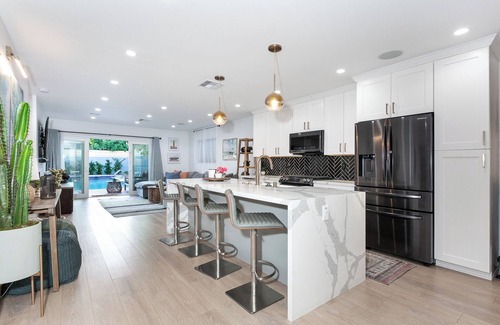 Westchester Casa | New Home w/ private Pool, Jacuzzi, & Sauna. Open for entertaining. Close to LAX