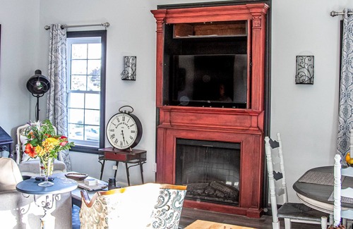 Brighton Apartamento | Newly designed loft in historical home w/fire pit, beaches and hiking trails.