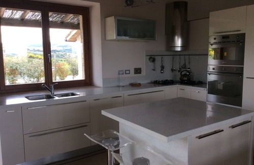 Montecchio Villa | Villa con piscina privada infinita con vistas fantásticas y puestas de sol.