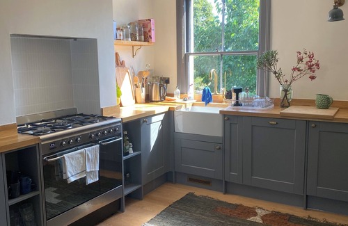The Lane Apartamento | Newly done 2-bed, 2-bath flat in Peckham, SE London.