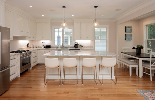 Historic Hill Casa | Newly fully renovated 5 bedroom close to all that Newport has to offer