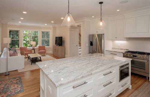 Historic Hill Casa | Newly fully renovated 5 bedroom close to all that Newport has to offer