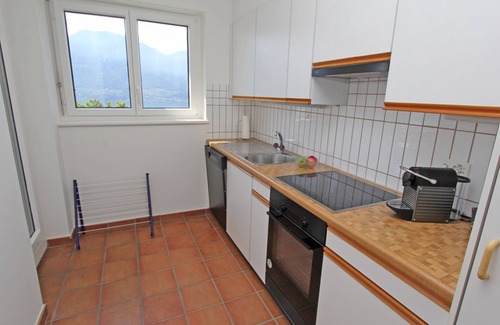 Muralto Apartamento | Newly furnished apartment in a small residence on a sunny slope above Locarno