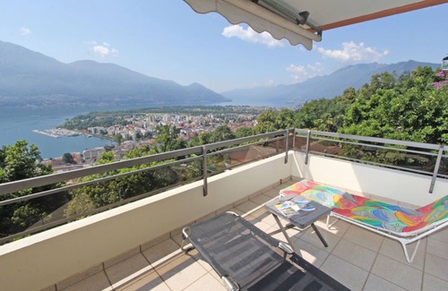 Muralto Apartamento | Newly furnished apartment in a small residence on a sunny slope above Locarno