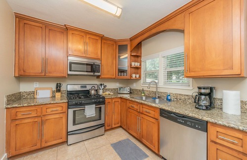 Claremont Casa | Newly Furnished Claremont Home – Near Colleges